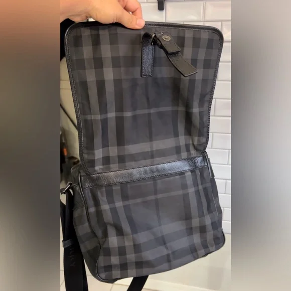 Burberry Men’s Messenger Bag / Charcoal